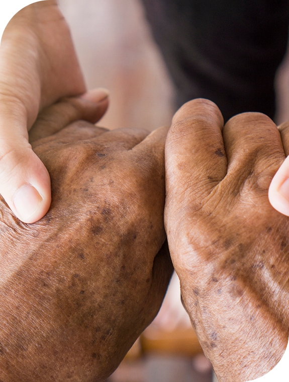 Main dans la main pour aide à domicile
